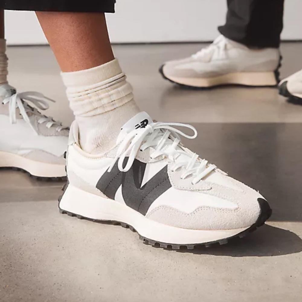 New Balance 327 sneakers